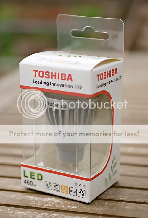 Toshiba_Ecore_6-5W_GU10_LED_2700K.jpg