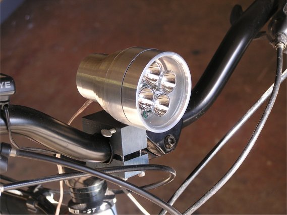 QuadStar-III-Bikelight.8.jpg