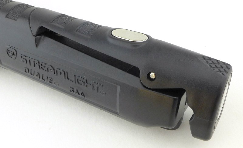 24-Streamlight-Dualie-3AA-magnet-P1280878.jpg