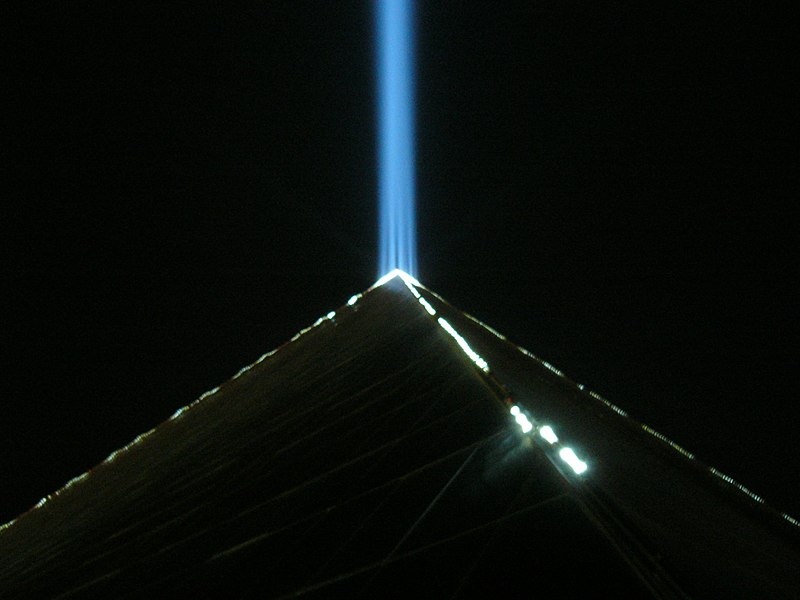 800px-LuxorLight.jpg